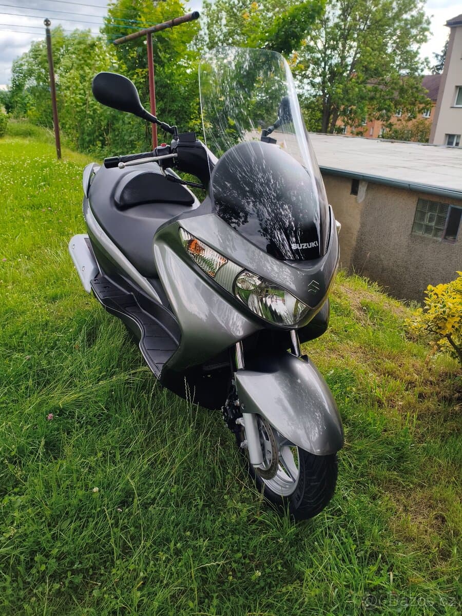 2011 Suzuki Burgman 125/200/400/650 - 25 715 km - Fotka 1