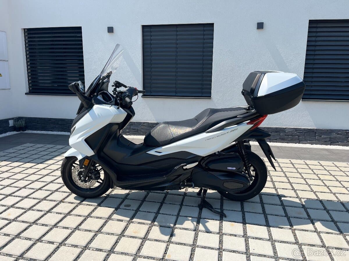 2025 Honda Honda Forza 350 - 12 000 km - Fotka 1