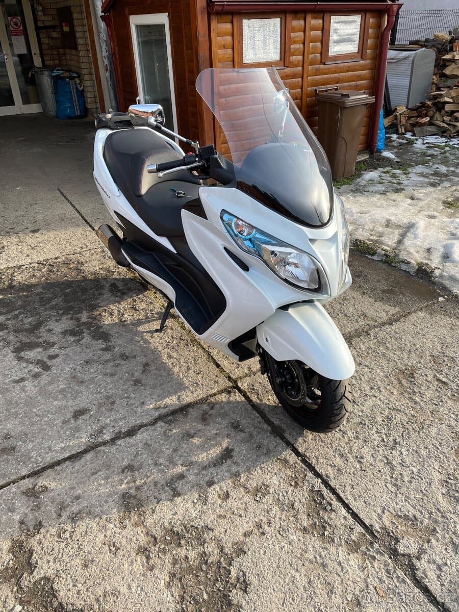 2013 Suzuki Burgman 125/200/400/650 - 24 800 km - Fotka 1