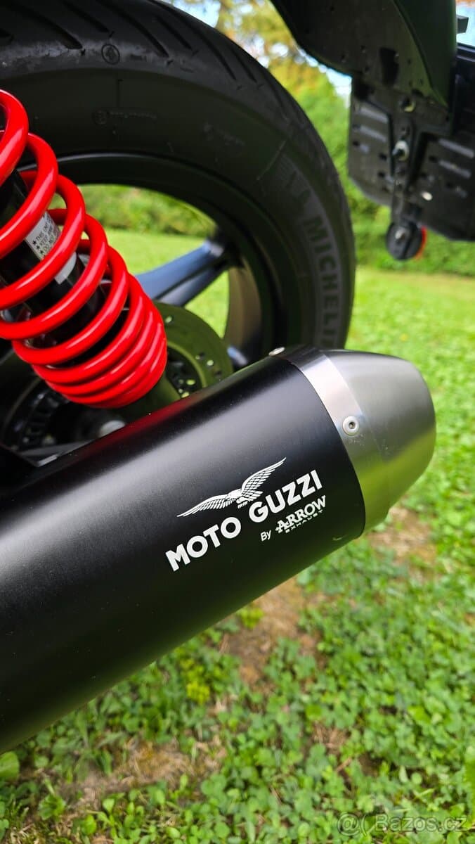 2025 Moto Guzzi Moto Guzzi V7 - 3 400 km - Fotka 1
