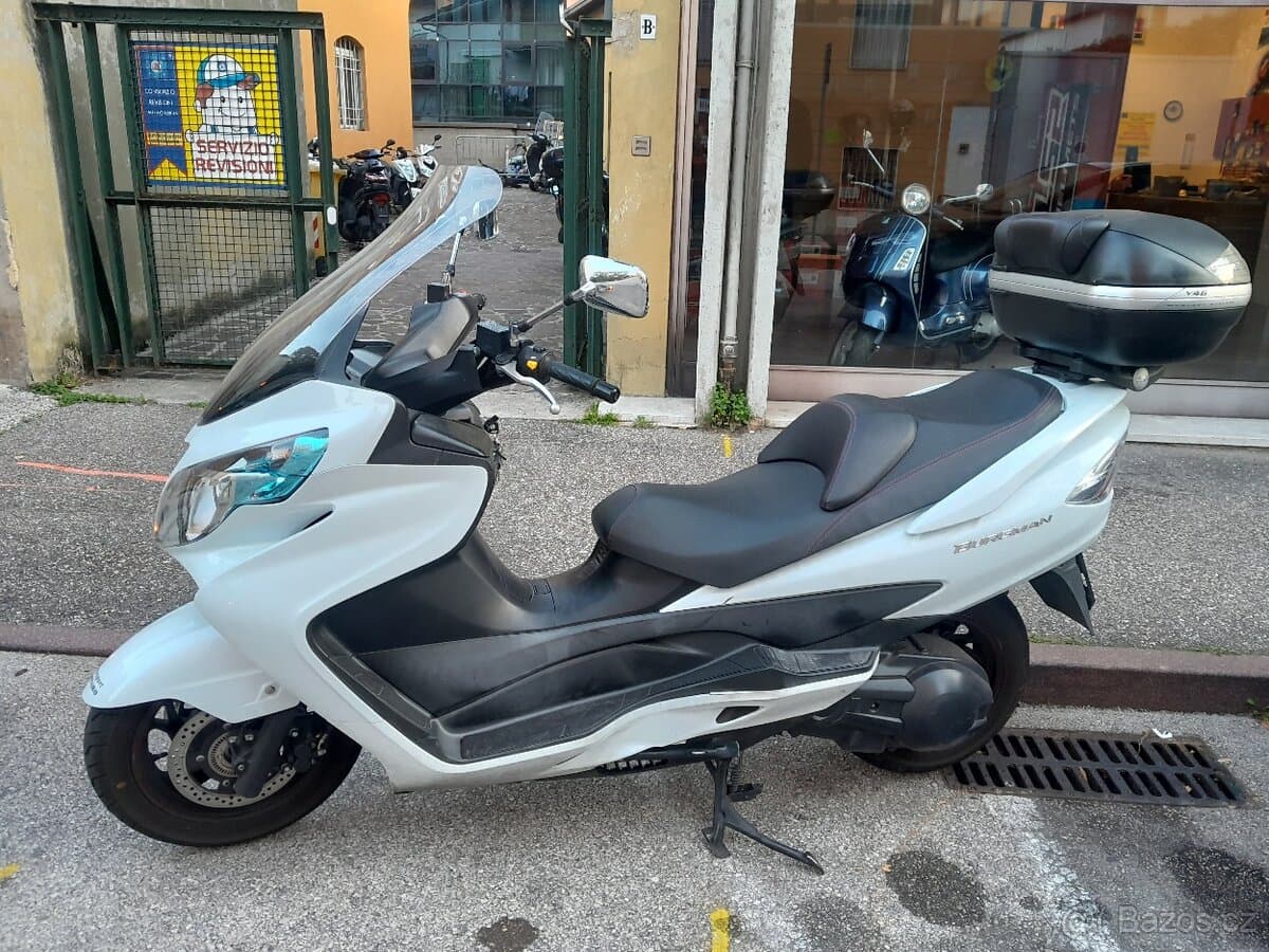 2015 Suzuki Burgman 125/200/400/650 - 46 581 km - Fotka 1