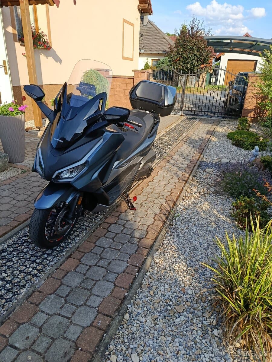 2023 Honda Honda Forza 350 - 4 700 km - Fotka 1