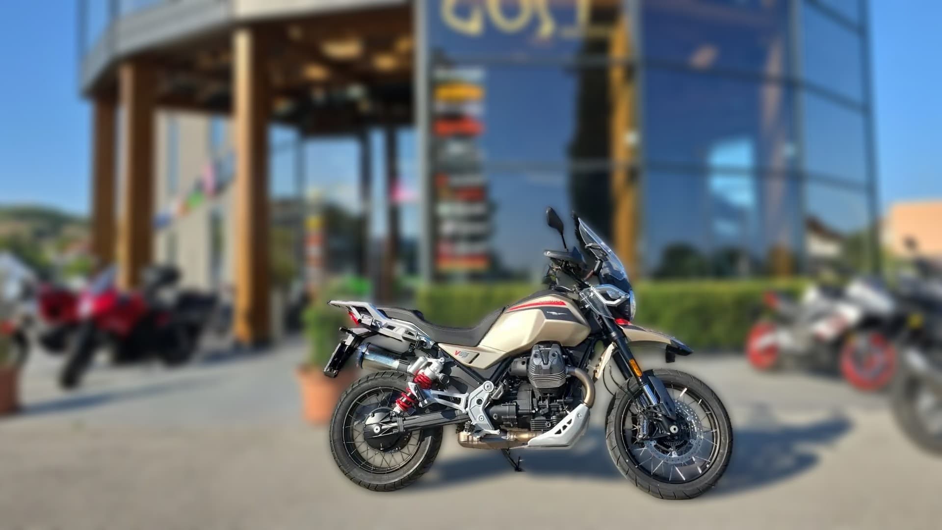 2025 Moto Guzzi Moto Guzzi V85 TT - 2 397 km - Fotka 1