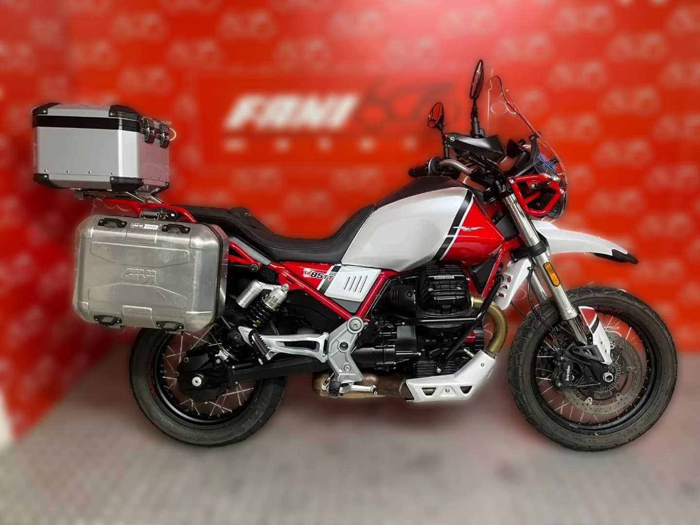 2019 Moto Guzzi Moto Guzzi V85 TT - 22 600 km - Fotka 1